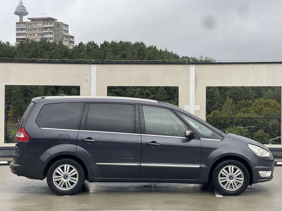 Ford Galaxy 2010 — вигляд ззаду