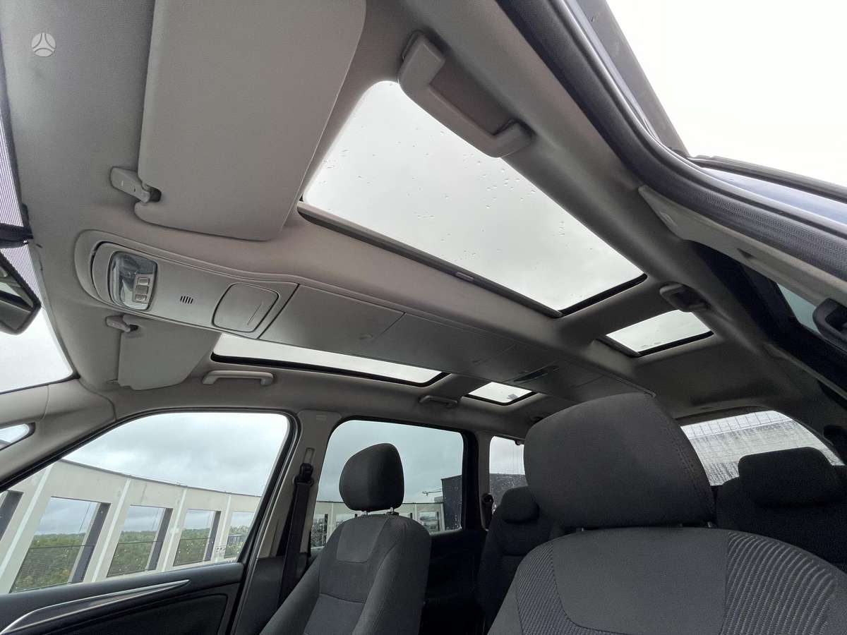 Ford Galaxy 2010 — фото 24