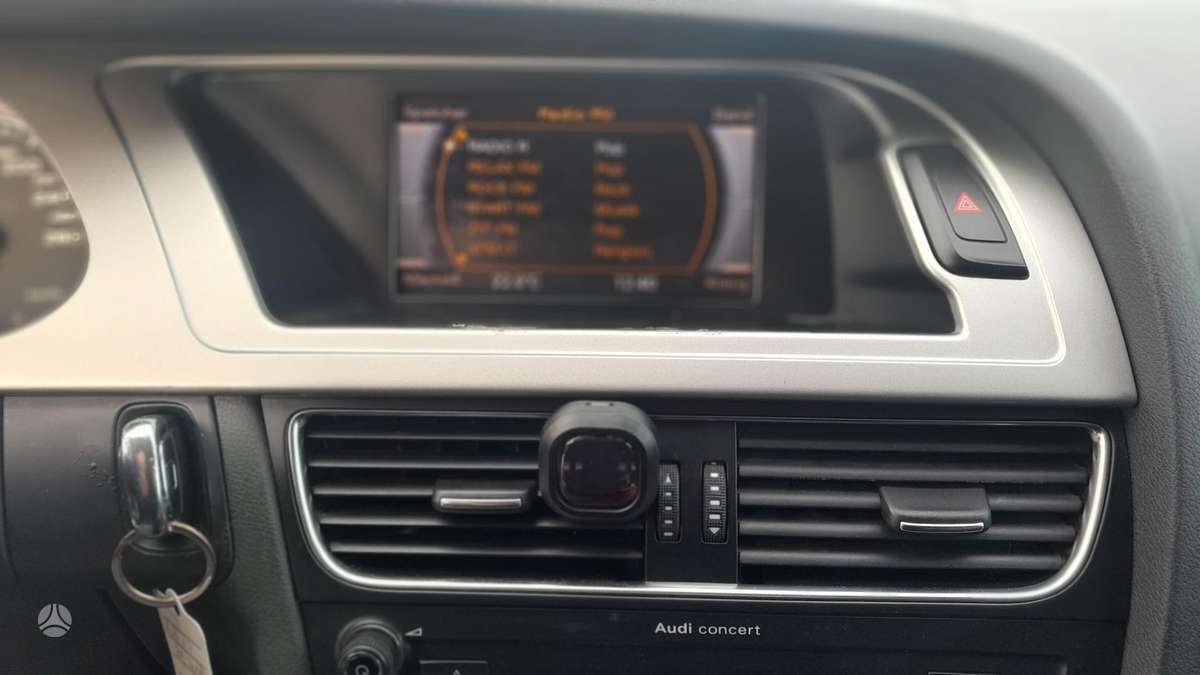 Audi A4 2011 — photo 15