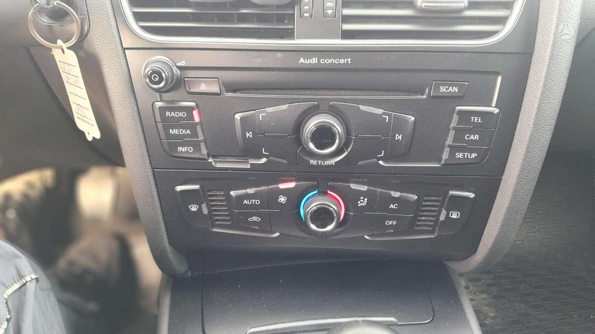 Audi A4 2011 — photo 16