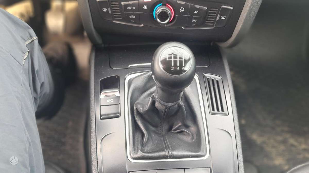 Audi A4 2011 — photo 17