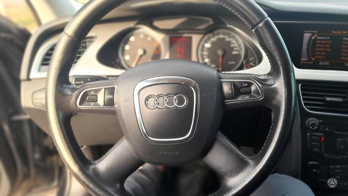 Audi A4 2011 — photo 18