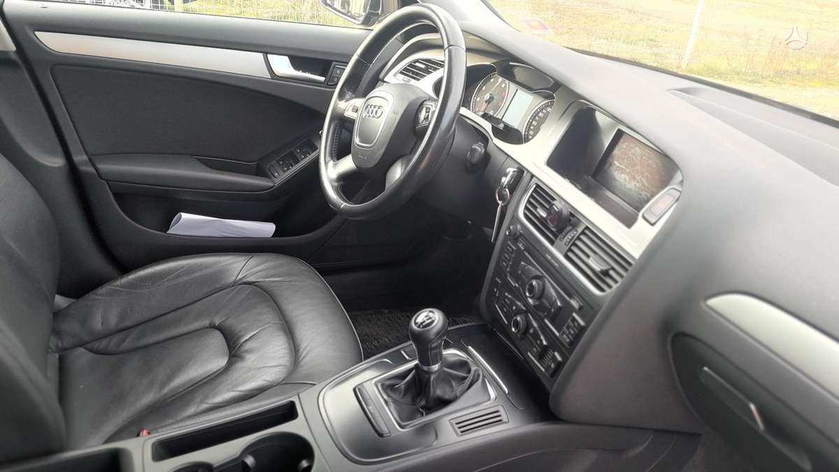 Audi A4 2011 — photo 6