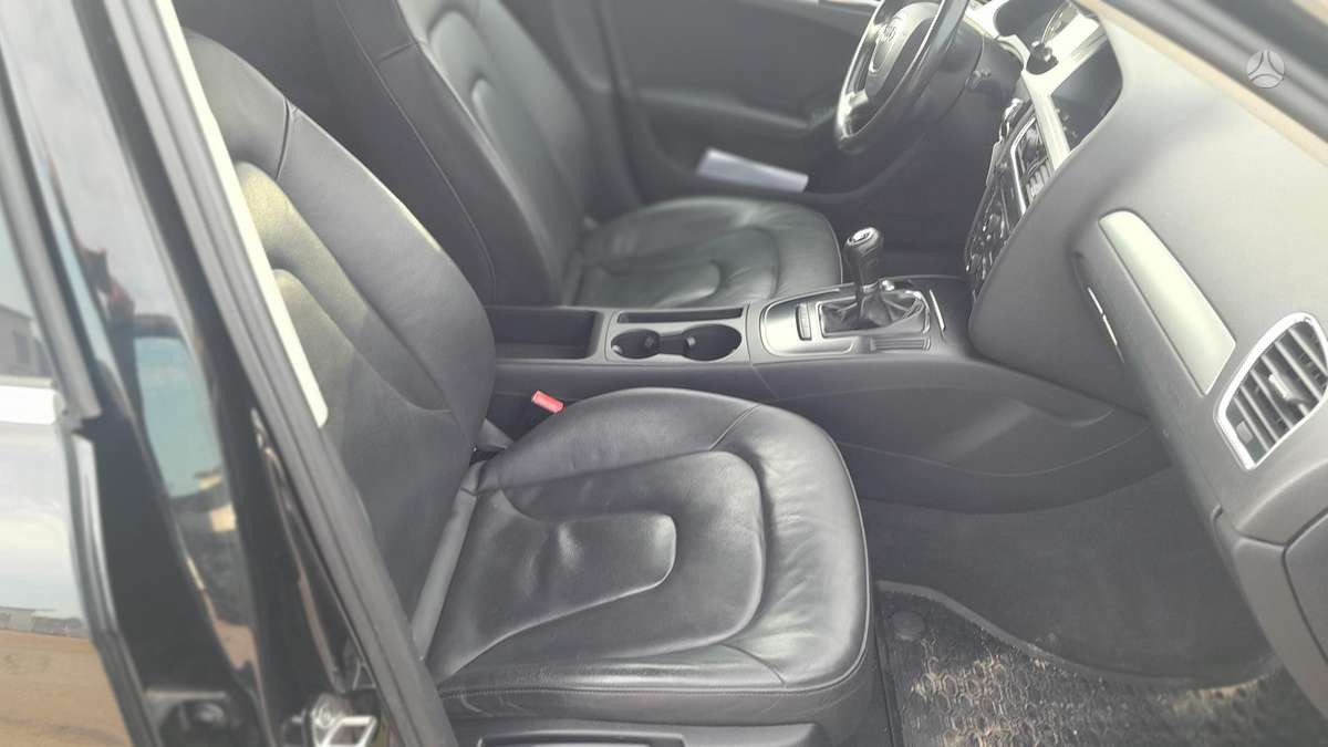 Audi A4 2011 — photo 7