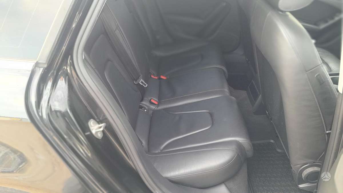 Audi A4 2011 — photo 8