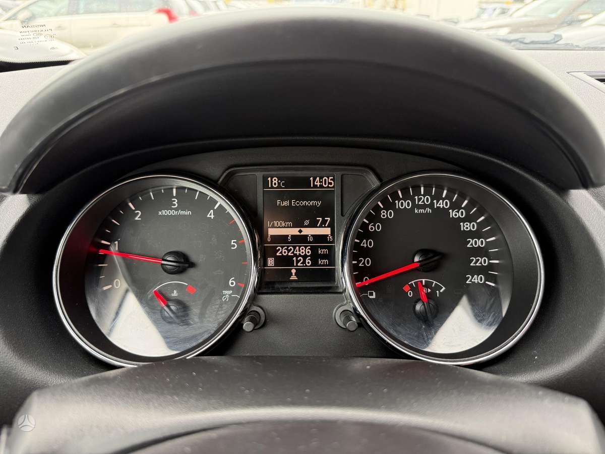 Nissan Qashqai 2011 — photo 8
