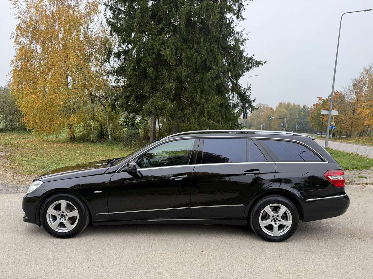 Mercedes-Benz E220 2011 — салон