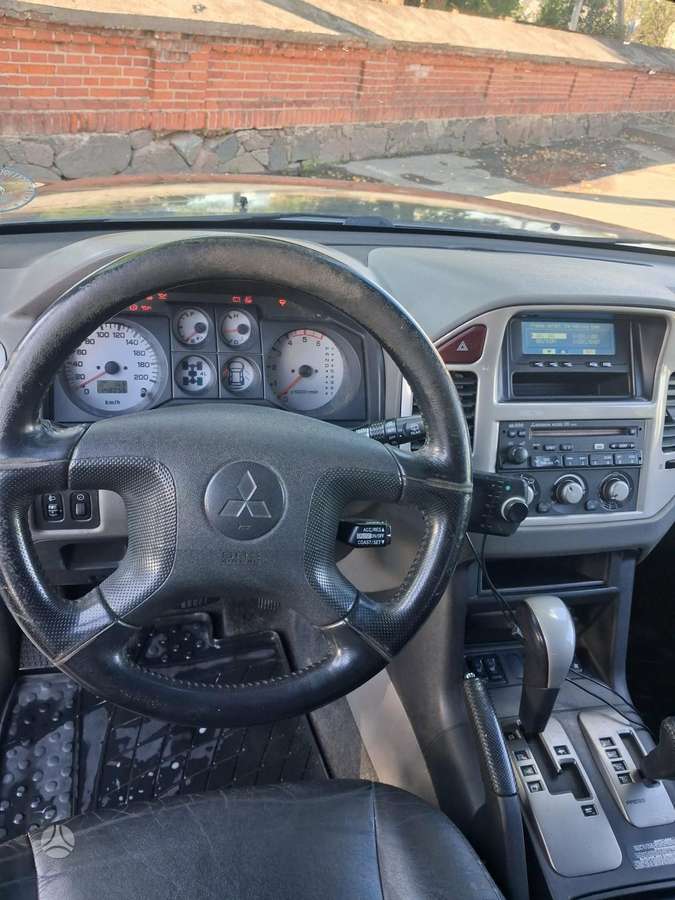 Mitsubishi Pajero 2004 — photo 13