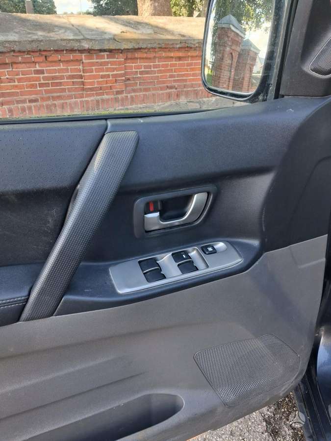 Mitsubishi Pajero 2004 — photo 14