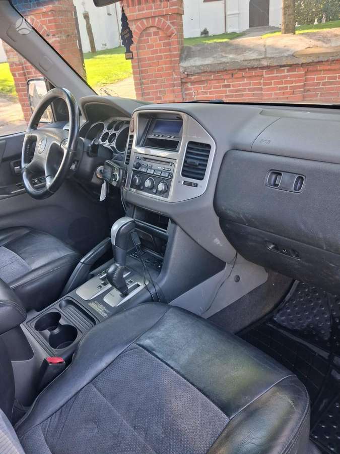 Mitsubishi Pajero 2004 — photo 15