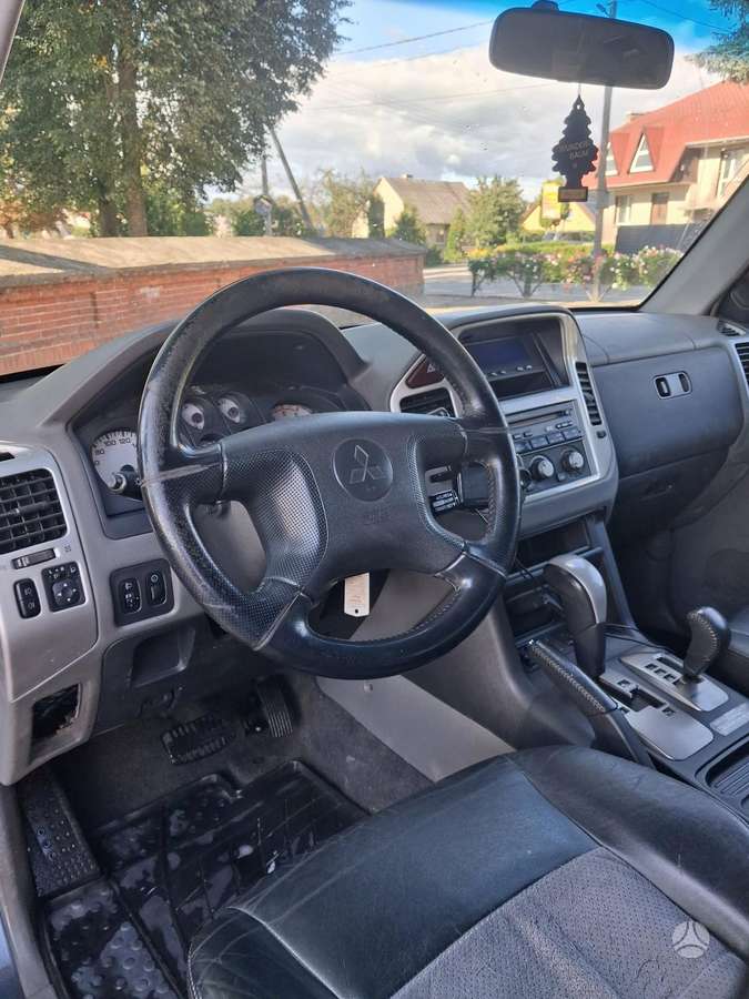 Mitsubishi Pajero 2004 — photo 17
