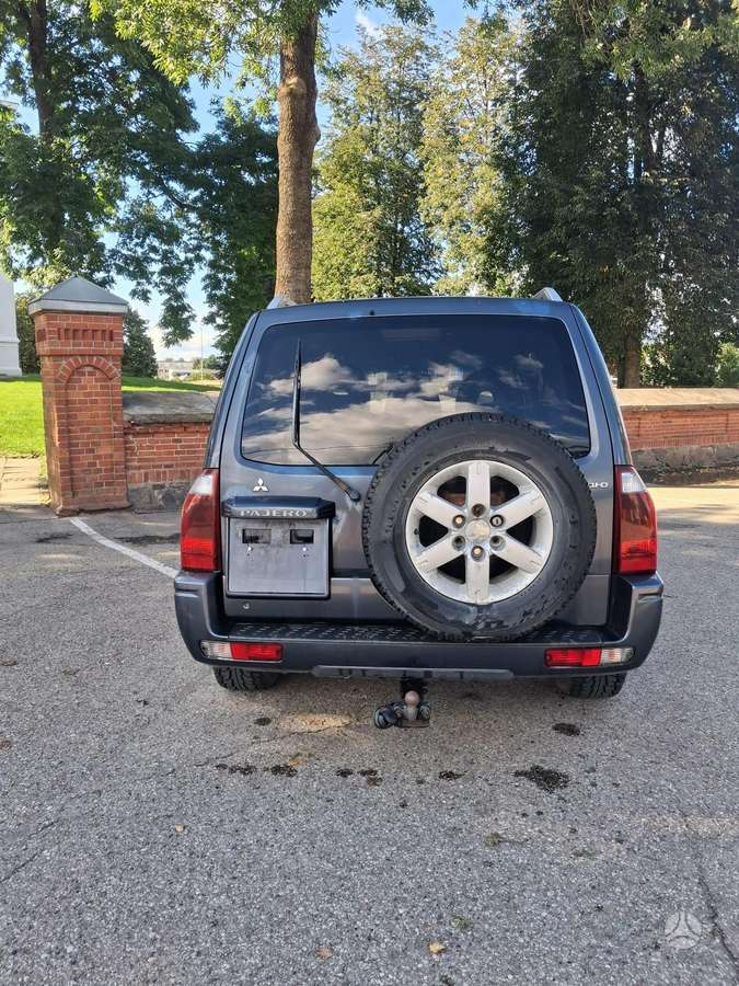 Mitsubishi Pajero 2004 — engine 3200 cm³, 160 HP (118kW)