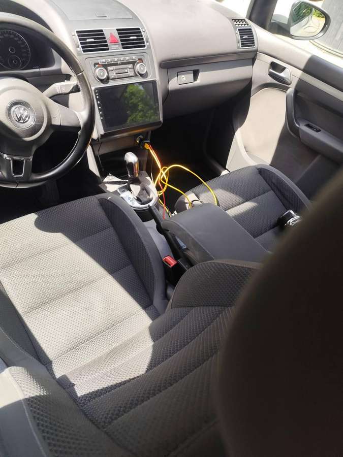 Volkswagen Touran 2014 — photo 13