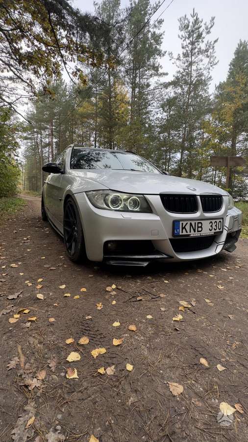 BMW 330 2005 — rear view