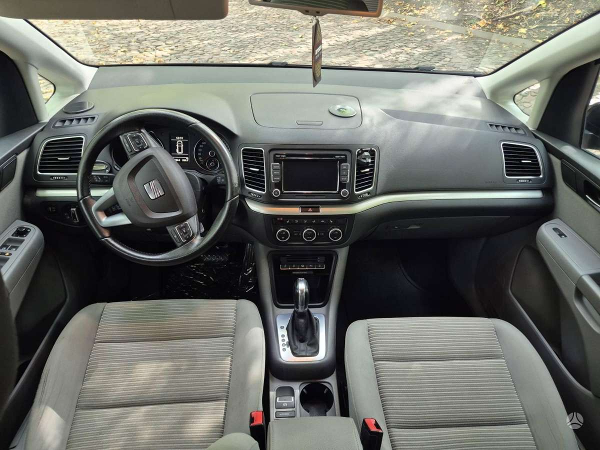 Seat Alhambra 2013 — photo 11