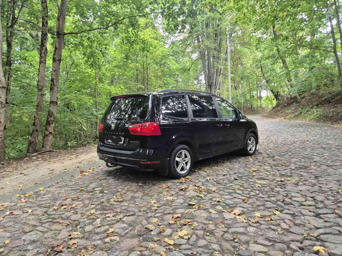 Seat Alhambra 2013 — photo 8