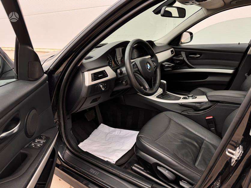 BMW 320 2009 — photo 12