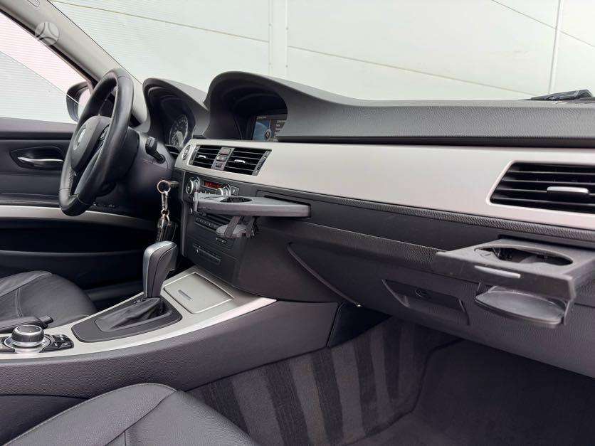 BMW 320 2009 — photo 14