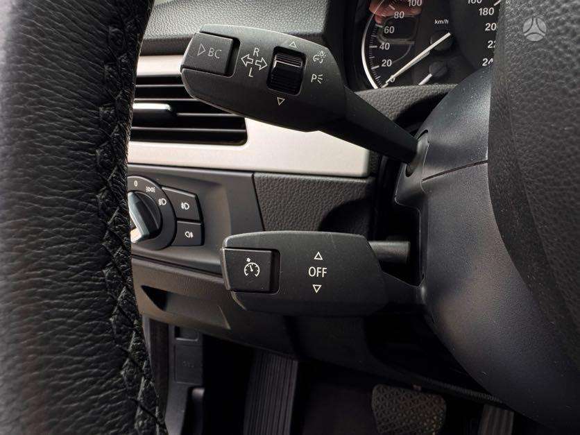 BMW 320 2009 — photo 16