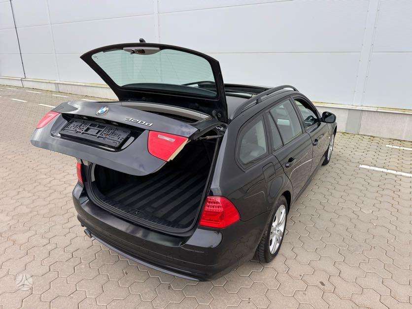 BMW 320 2009 — photo 17
