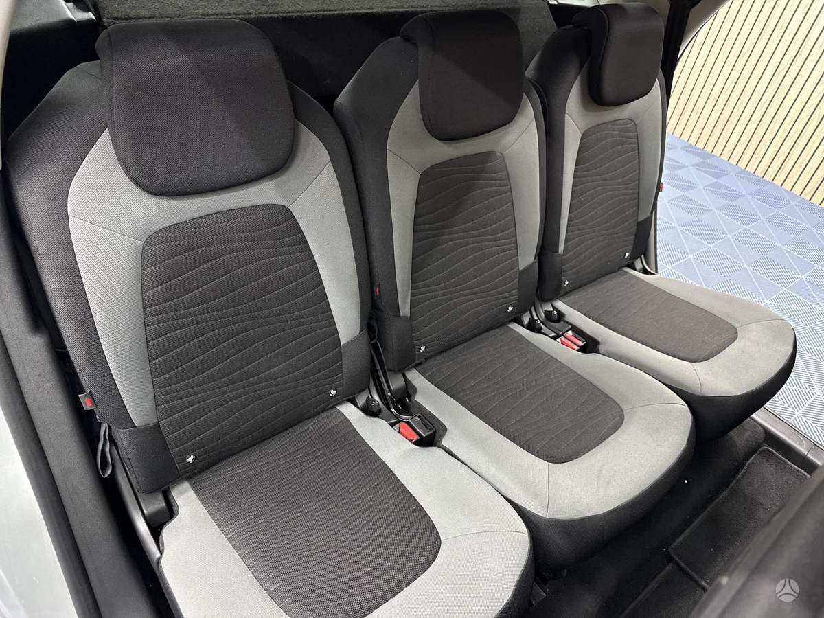 Citroen C4 2015 — photo 16