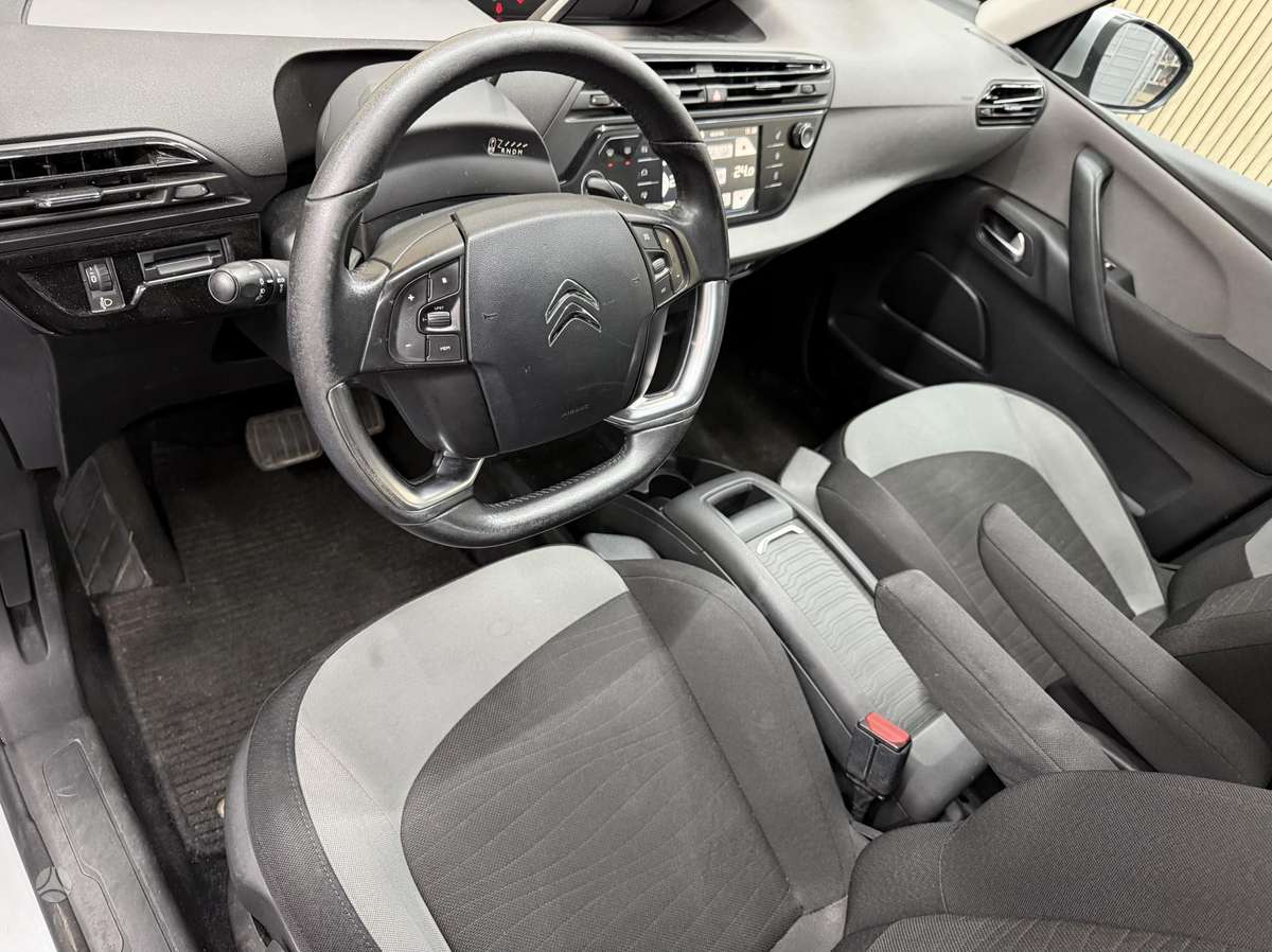 Citroen C4 2015 — rear view