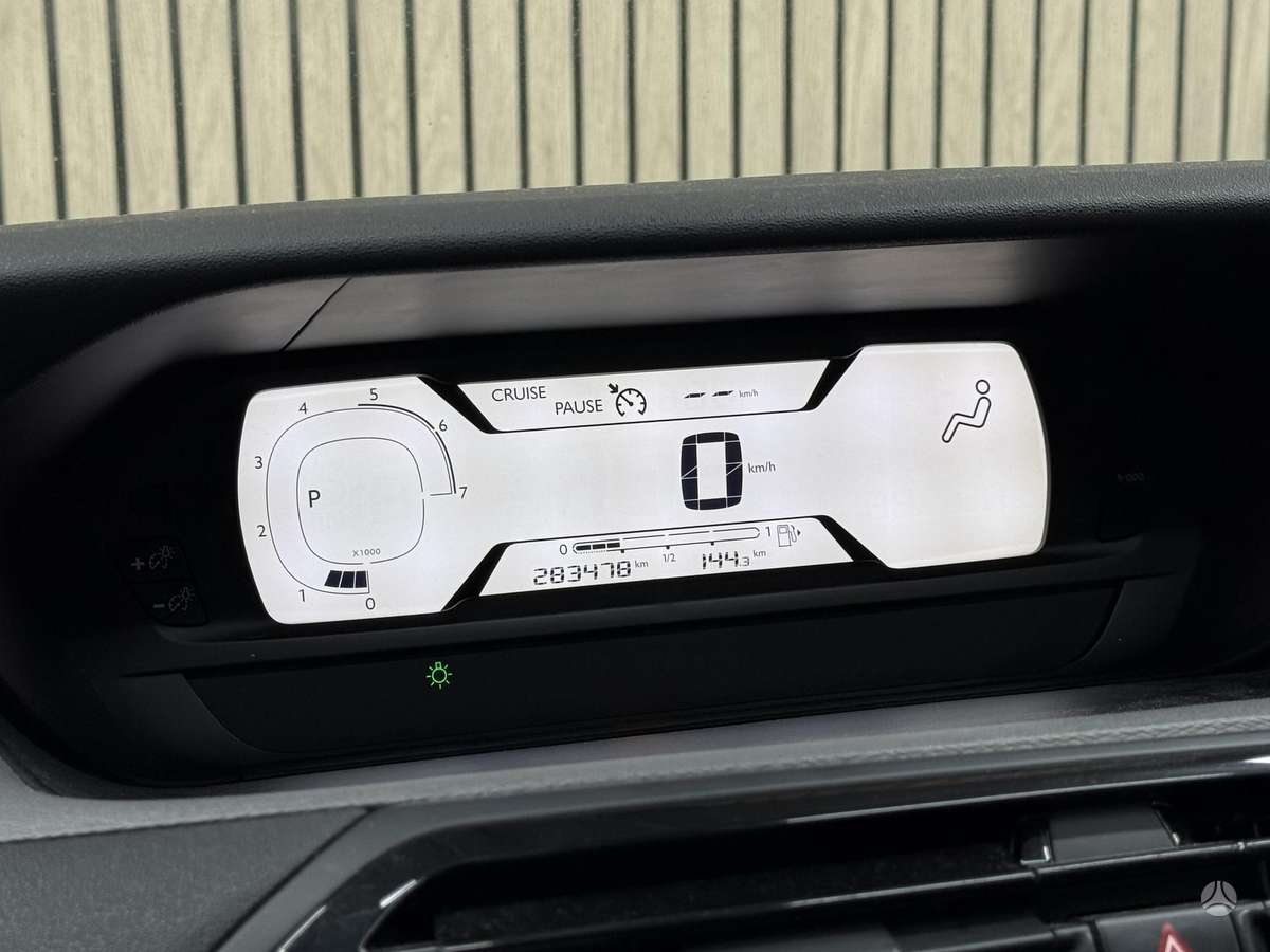 Citroen C4 2015 — photo 23