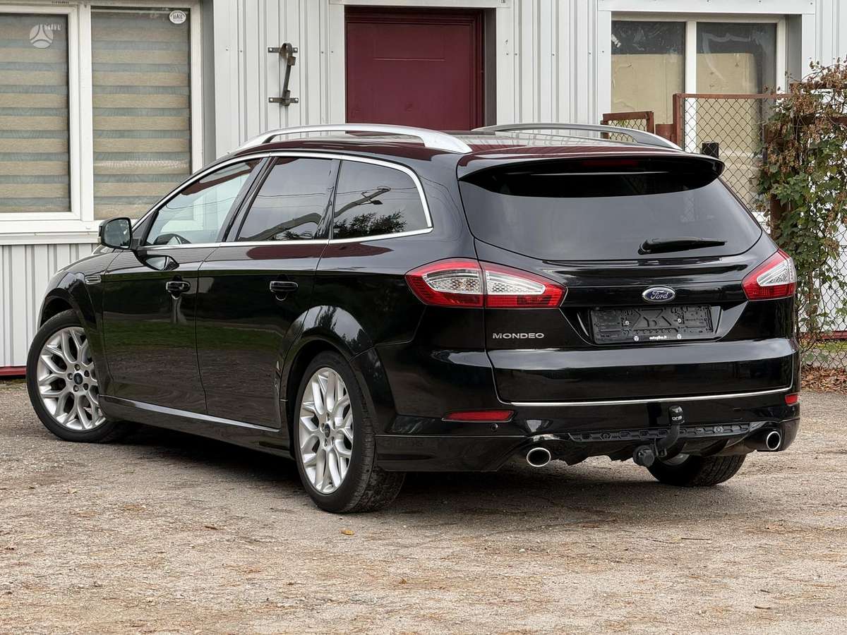 Ford Mondeo 2011 — interior