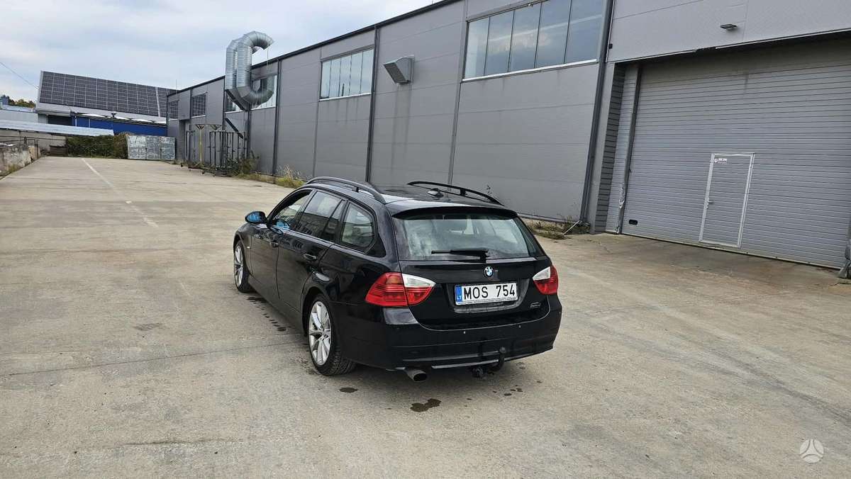 BMW 320 2007 — салон