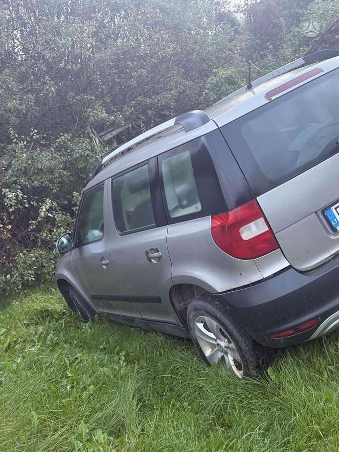 Skoda Yeti 2012 — вигляд ззаду