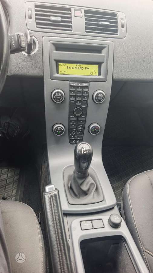 Volvo V50 2010 — photo 11