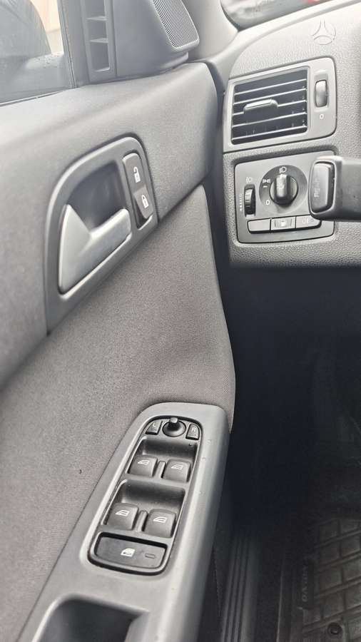 Volvo V50 2010 — photo 13