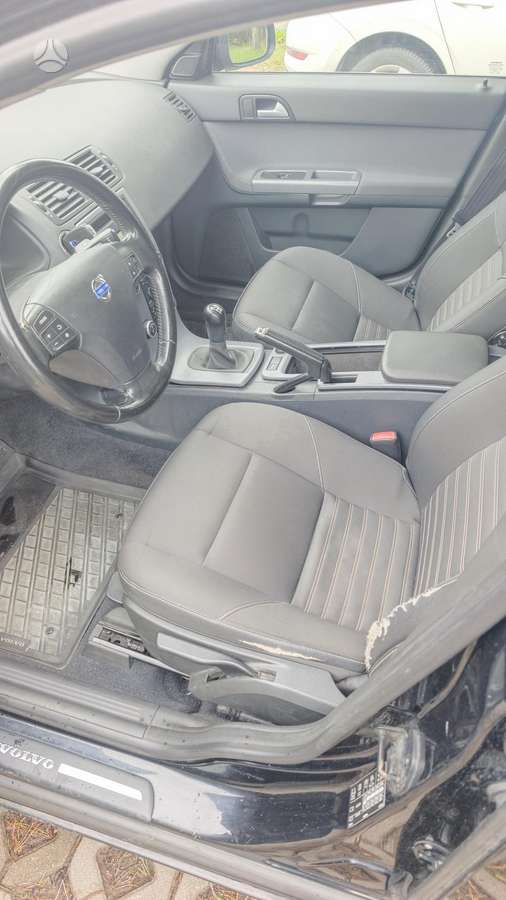 Volvo V50 2010 — photo 14
