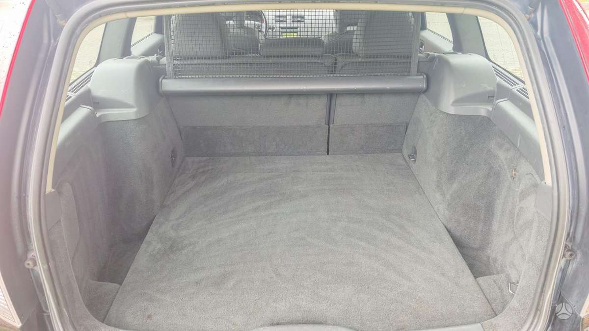 Volvo V50 2010 — photo 16