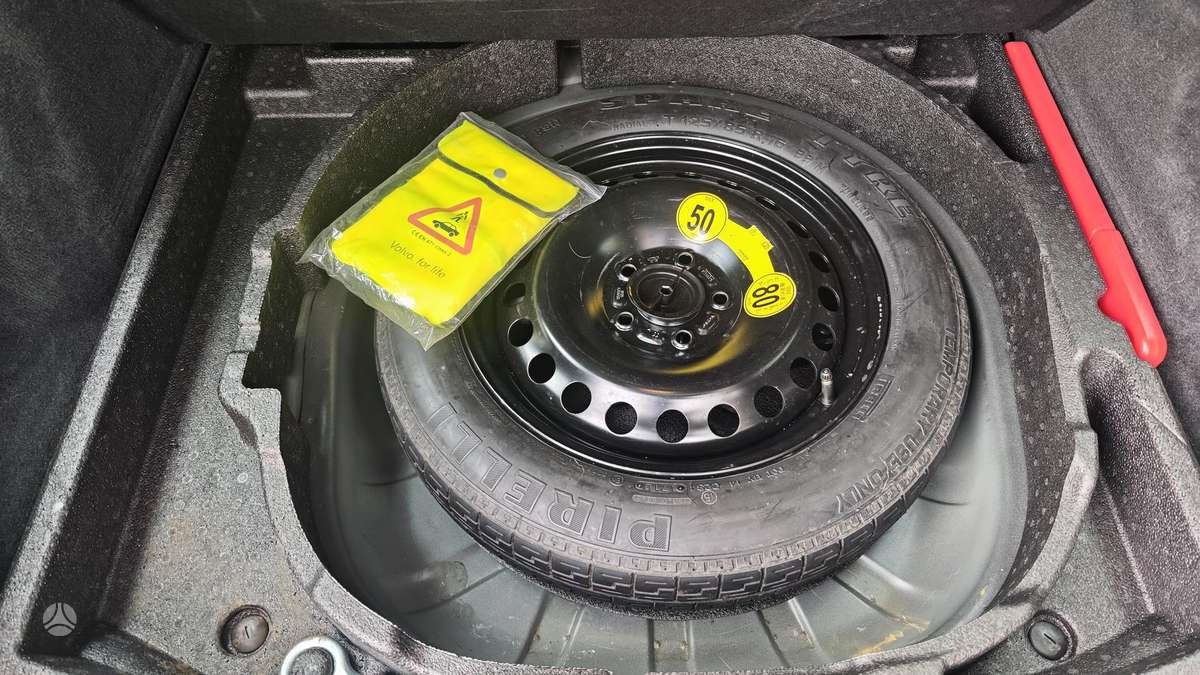 Volvo V50 2010 — photo 17