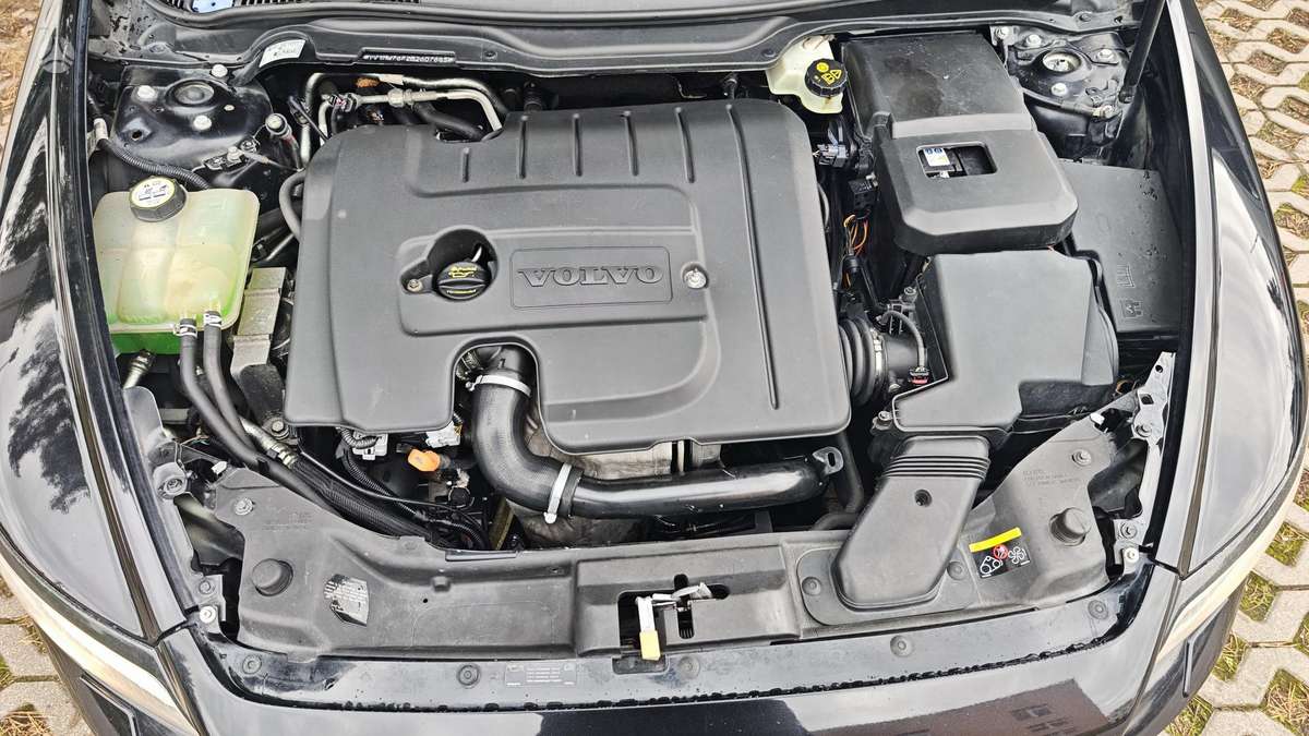 Volvo V50 2010 — photo 18