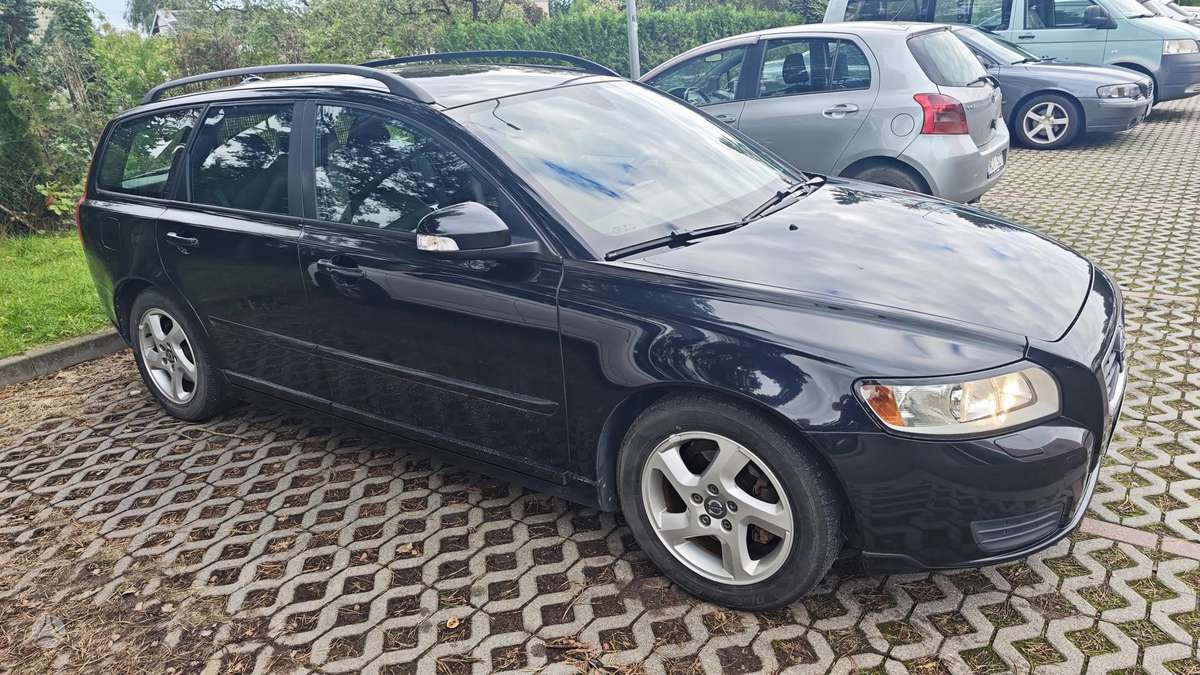 Volvo V50 2010 — photo 7