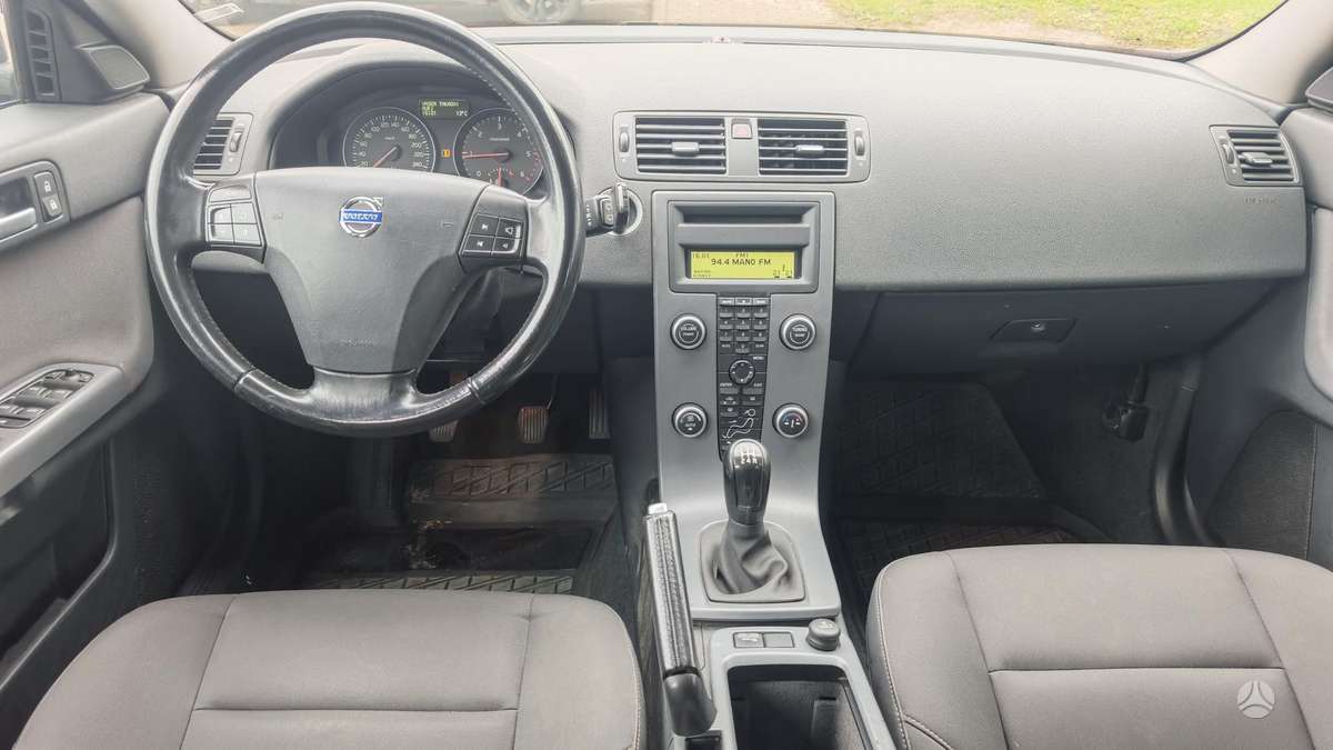 Volvo V50 2010 — photo 9