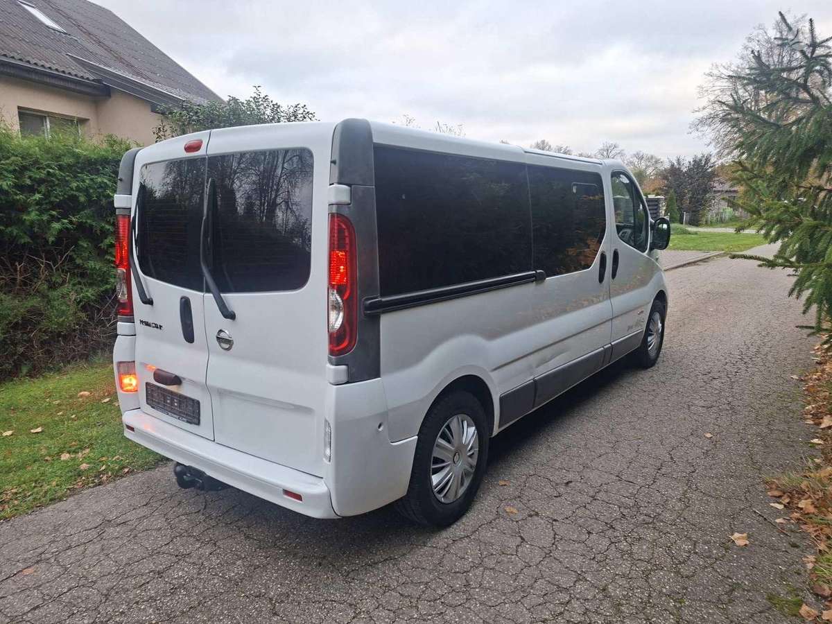 Nissan Primastar 2011 — двигун 2000 cm³, 114 HP (84kW)