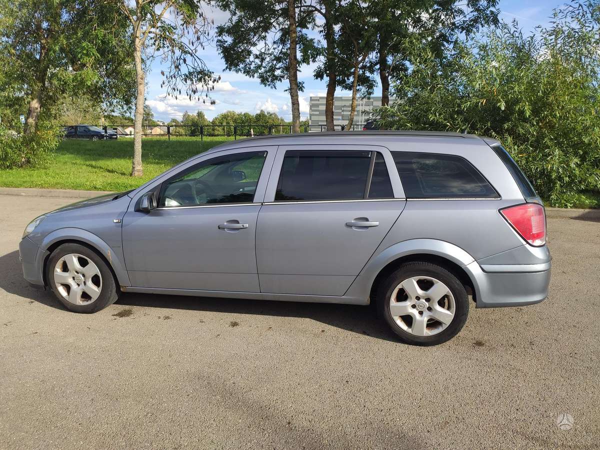 Opel Astra 2006 — салон