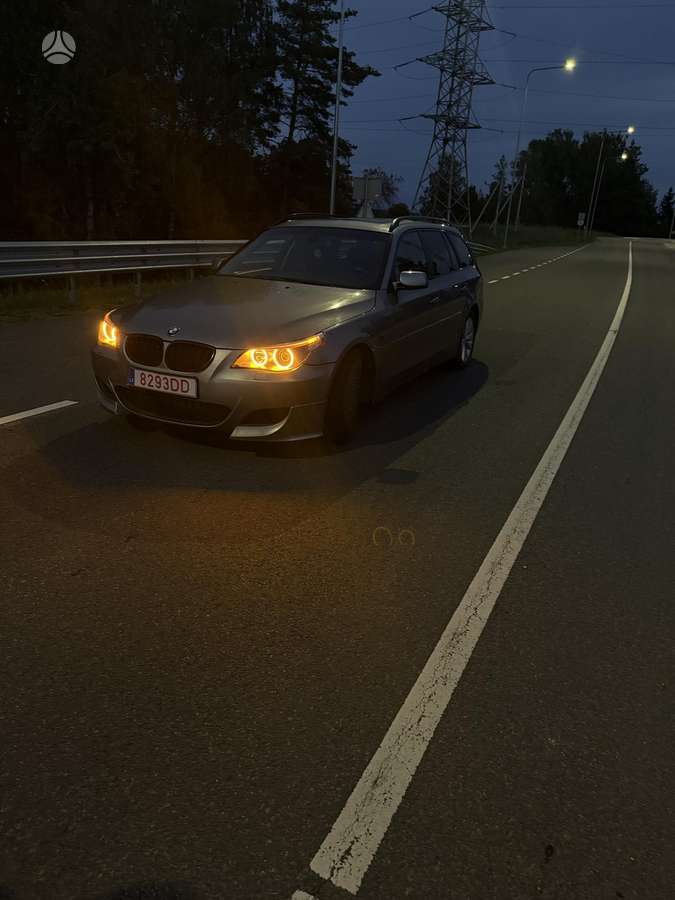 BMW 525 2004 — rear view