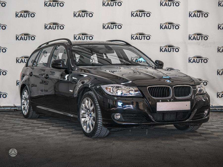 BMW 320 2010 — вигляд ззаду