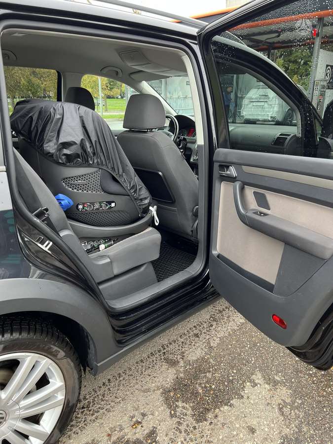Volkswagen Touran 2008 — photo 12