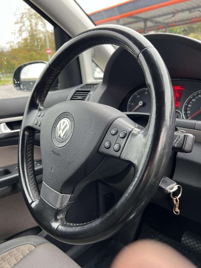 Volkswagen Touran 2008 — photo 15