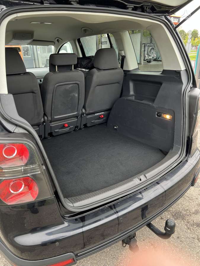 Volkswagen Touran 2008 — photo 17