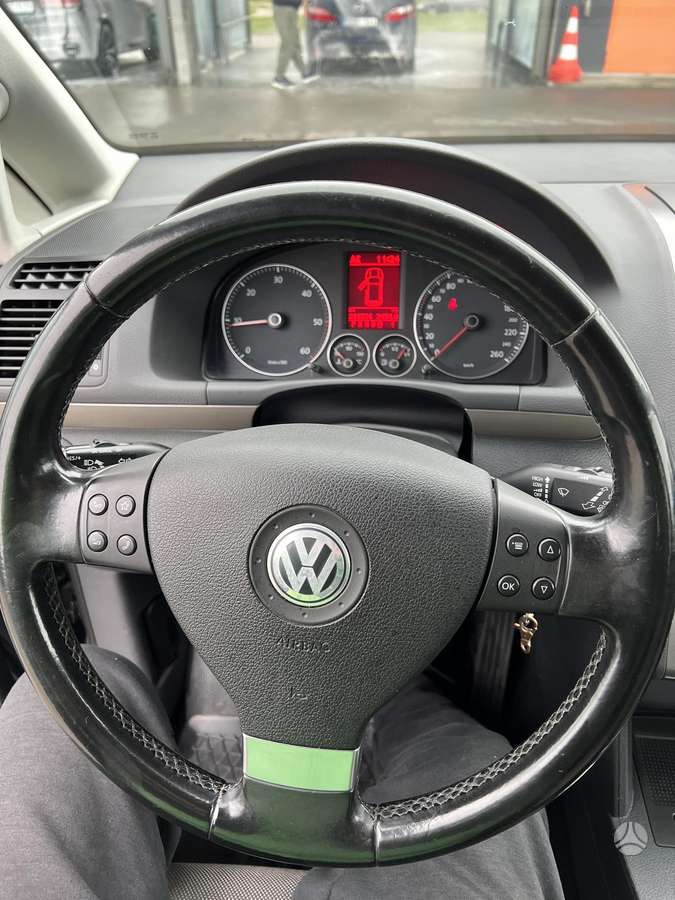 Volkswagen Touran 2008 — photo 22
