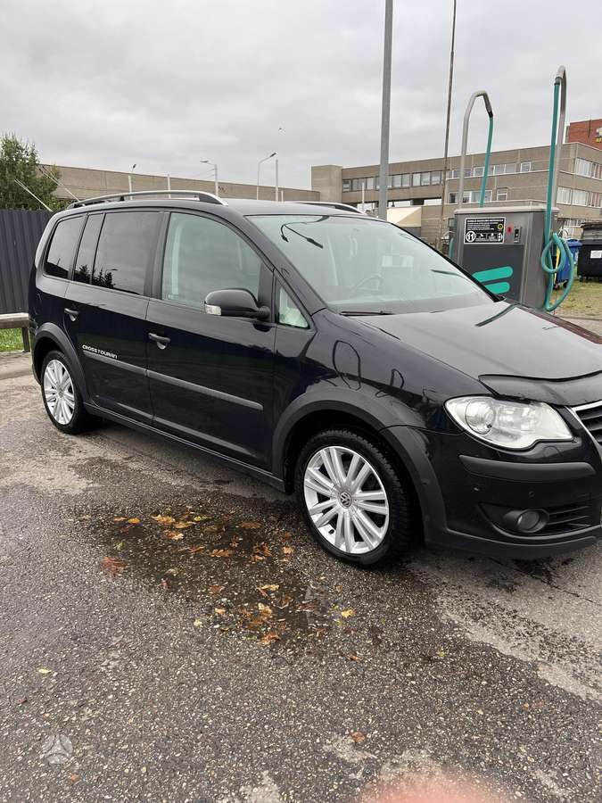 Volkswagen Touran 2008 — interior