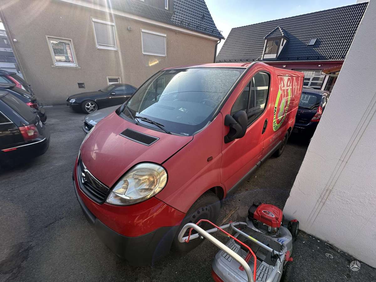 Opel Vivaro 2008 — вигляд ззаду