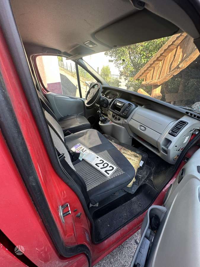 Opel Vivaro 2008 — двигун 2500 cm³, 140 HP (103kW)