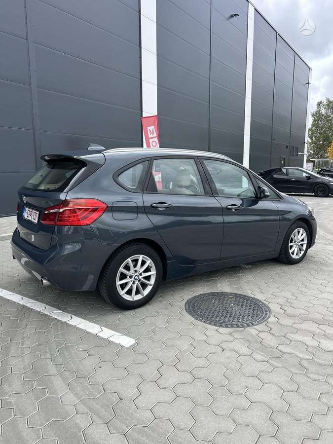 BMW 220 2015 — вигляд ззаду